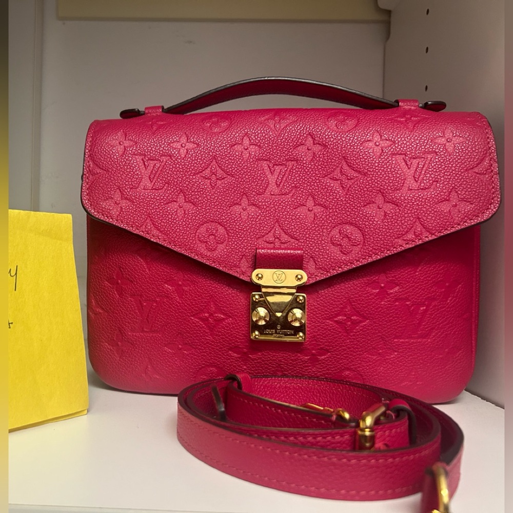 LOUIS VUITTON POCHETTE MÉTIS IN FREESIA HOT PINK with STRAP 🩷💖